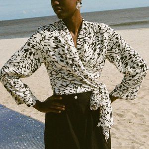 Wray Wrap Top - Graphic Animal